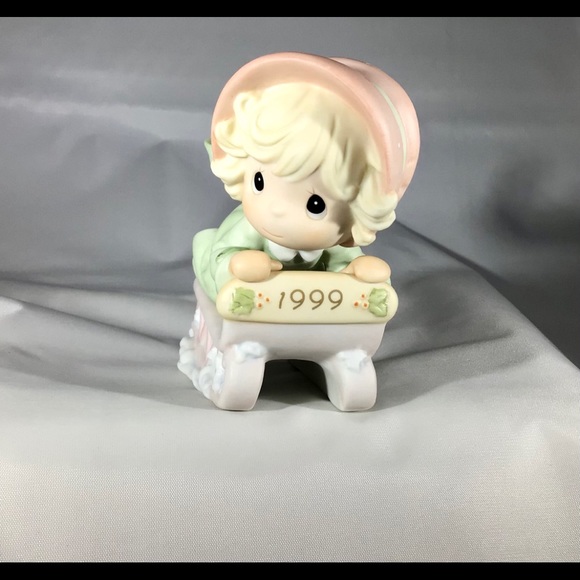 PRECIOUS MOMENTS “Slide into the...” sled figurine - Picture 9 of 16